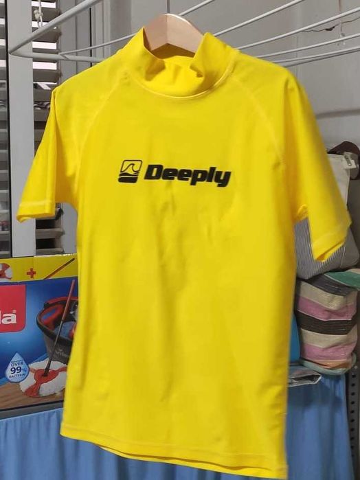 2 Fatos SURF / BODYBOARD DEEPLY - Tamanho 8 e 12 anos e Licra 7/8 anos