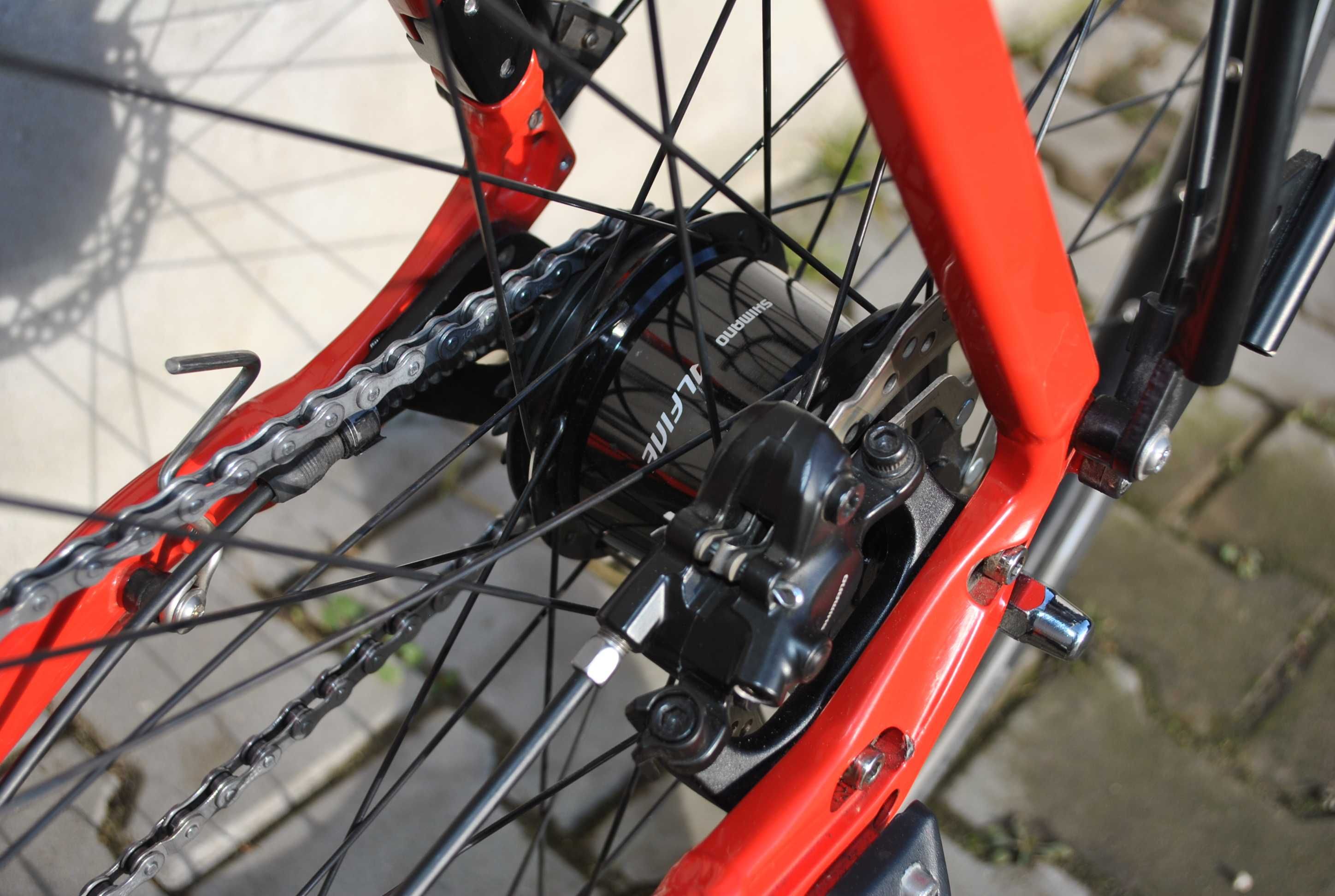 Idealny rower trekkingowy Velo De Ville A400 28" Shimano CZERWONY