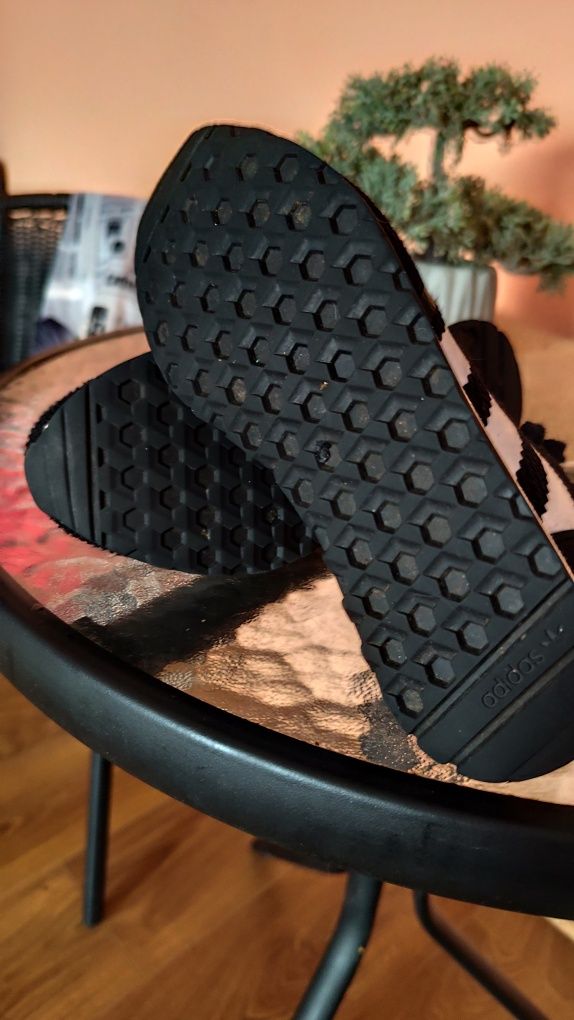 Продам кроссовки Adidas оригинал