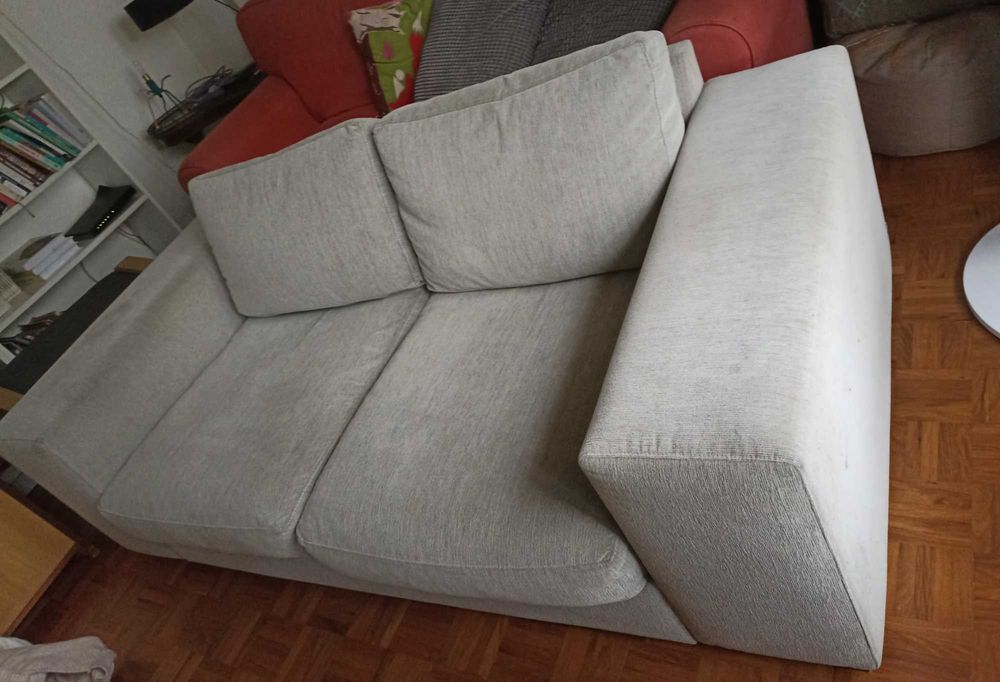 Sofá com estrutura muito boa