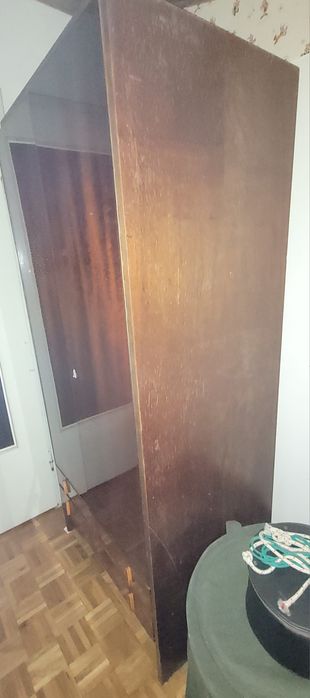 Szafa z przełomu lat 80/90 w bardzo dobrym stanie.