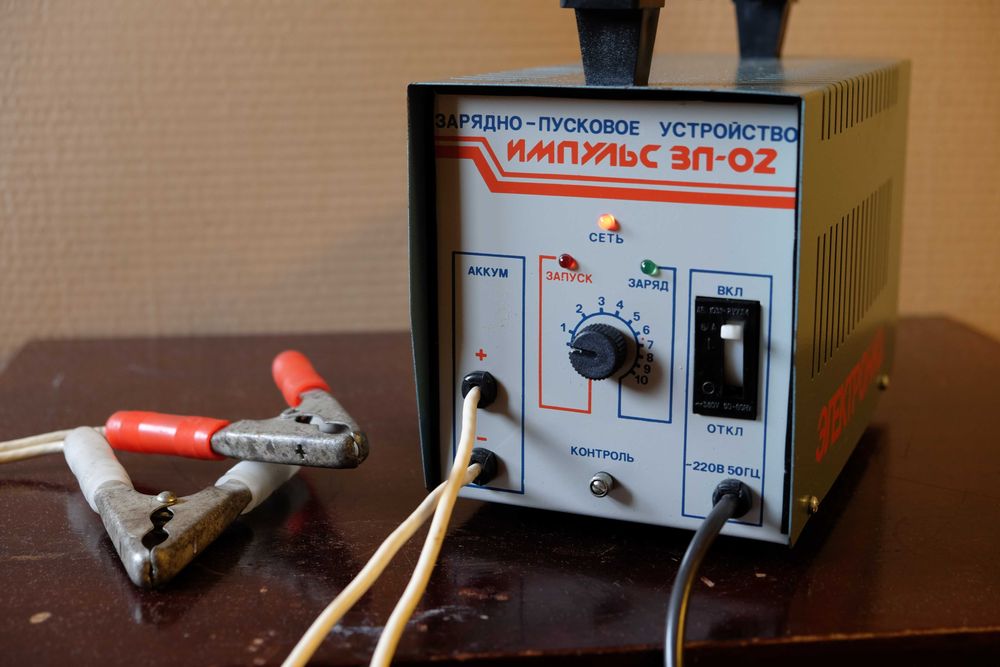 Зарядно-пусковое устройство "Импульс". 12/24 В.Новое!