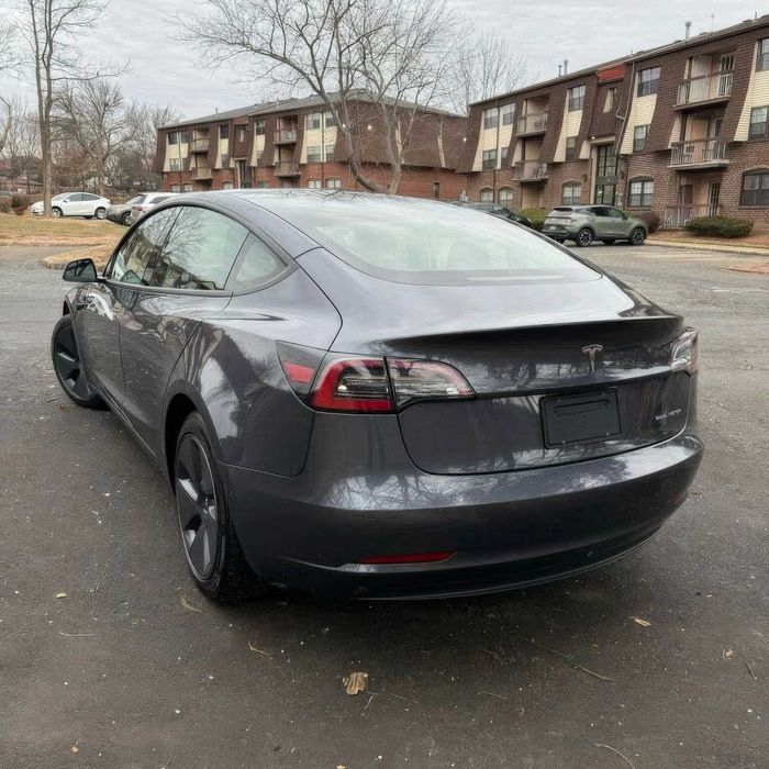 Tesla Model 3 Long Range      2022