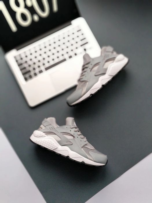 Кроссовки Nike Air Max женские Nike Air Huarache Nike Zoom Vomero осен