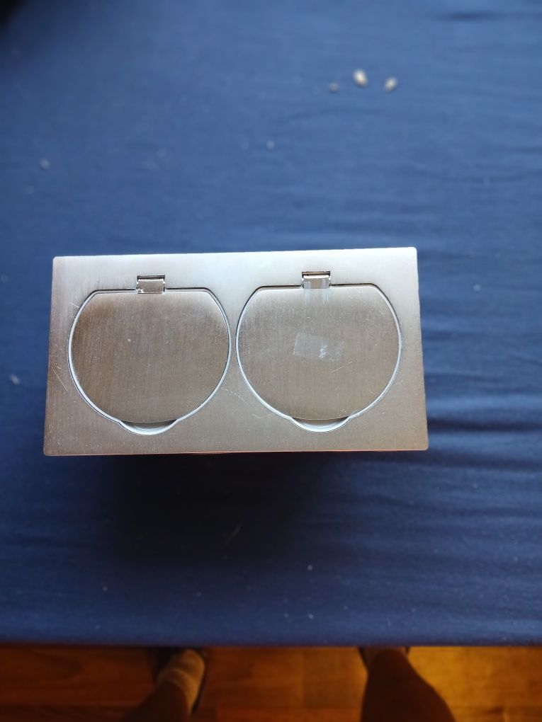 Gniazdo podwujine aluminiowe