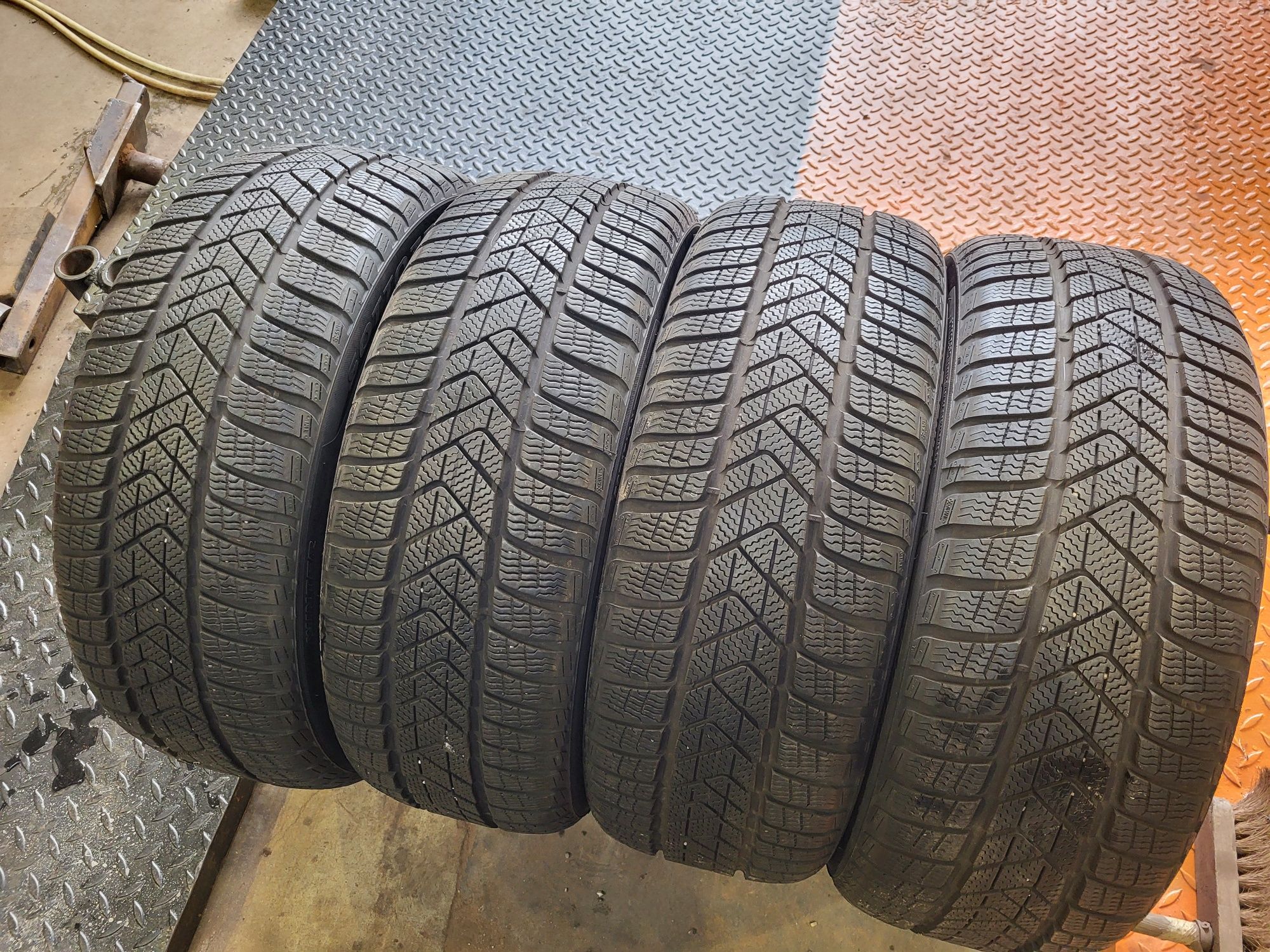 4szt 225/45/18 Pirelli 7-7.5mm dot2119r