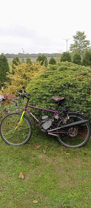 Rower górski z silnikiem spalinowym