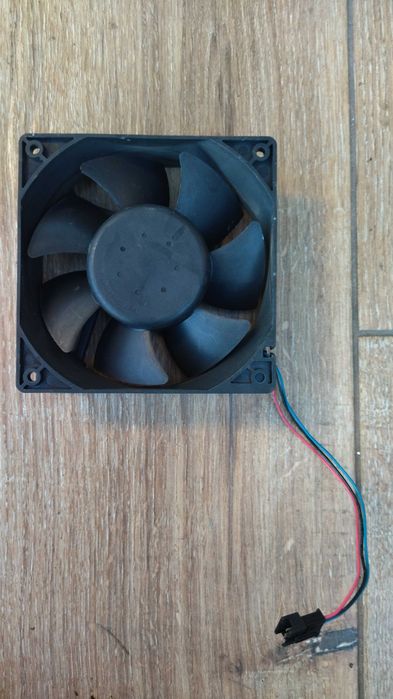 Wentylator komputerowy Delta AFB1212HHE