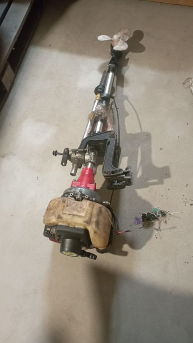 Двухместная лодка с мотором