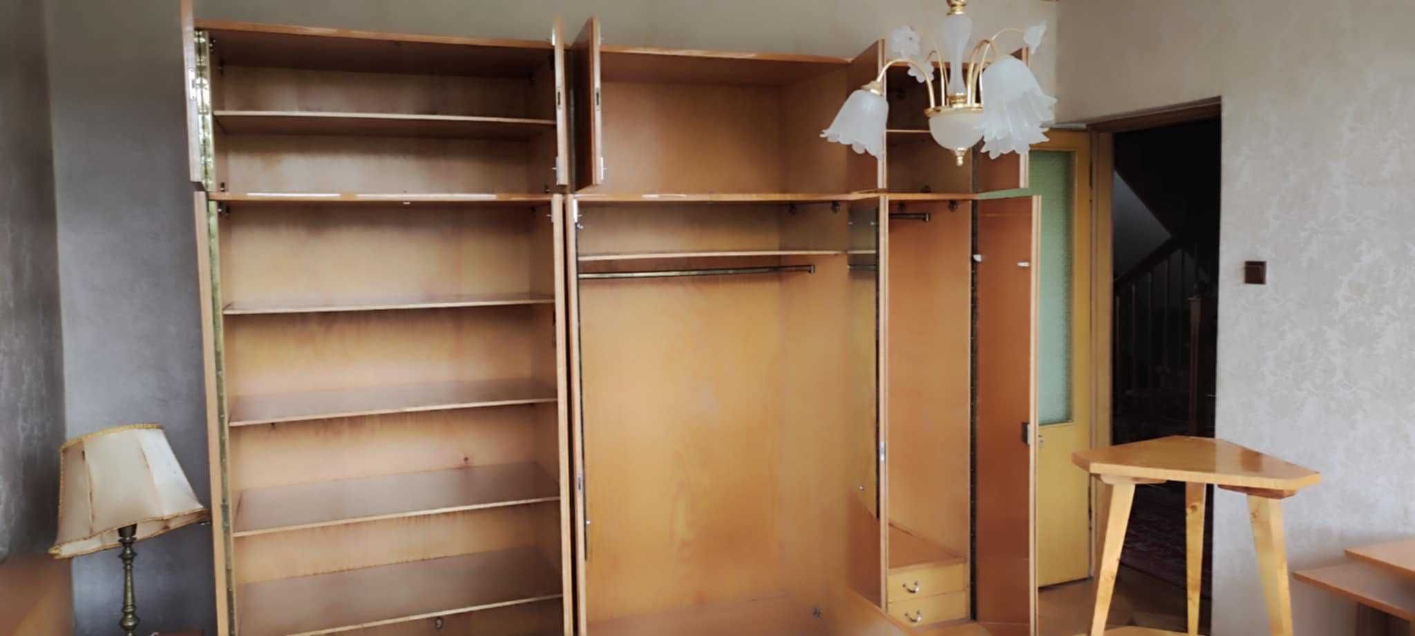 sypialnia ze Swarzędza lata 70-te, PRL, łóżko, toaletka, stoliki, pufy