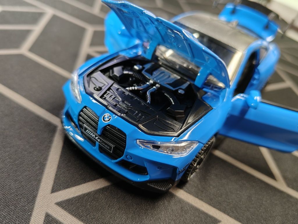 Машинка металева BMW M4 масштаб 1:32 модель