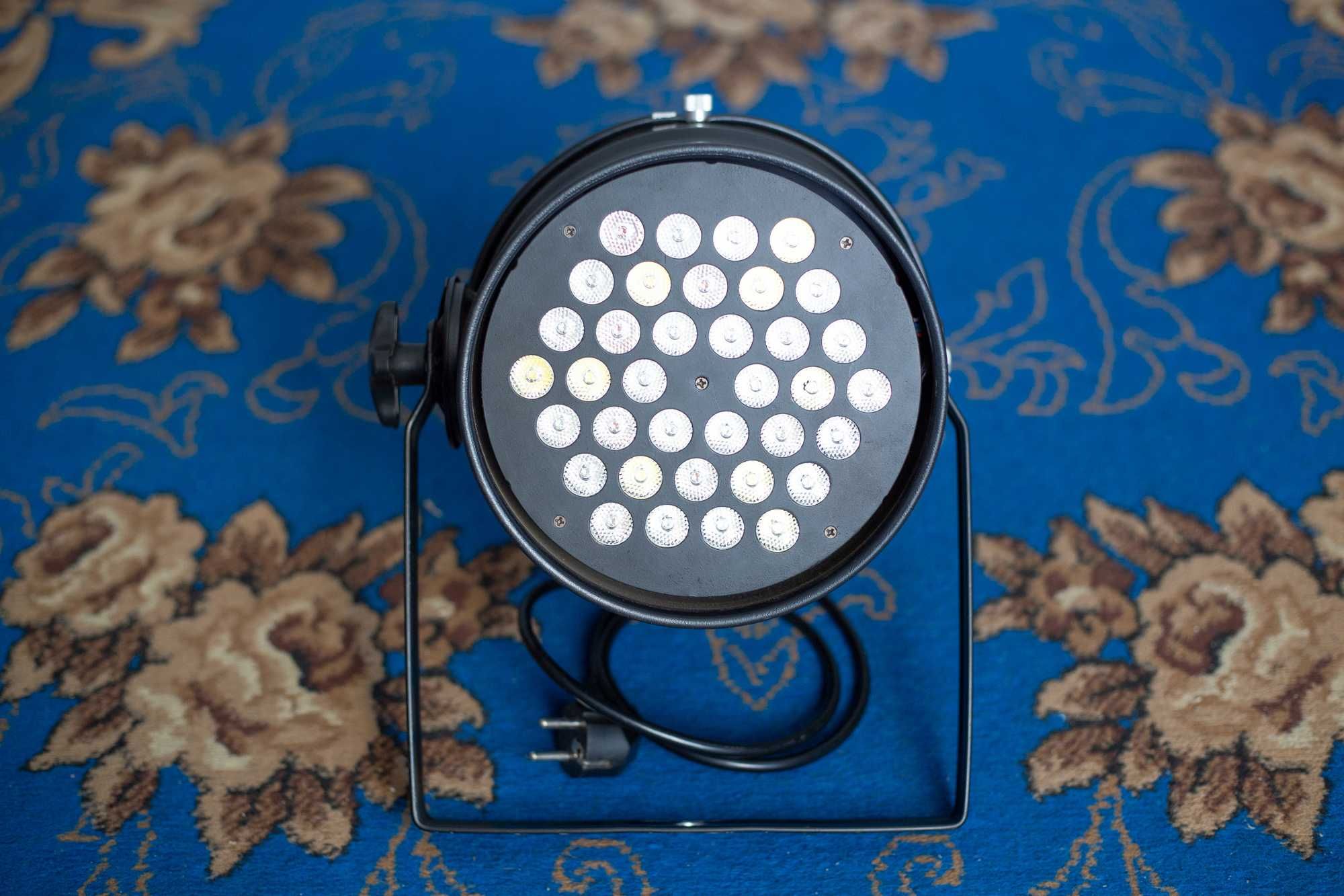 Світло для сцен, кафе, весільних музикантів. New Light NL 1202C(36*3W)