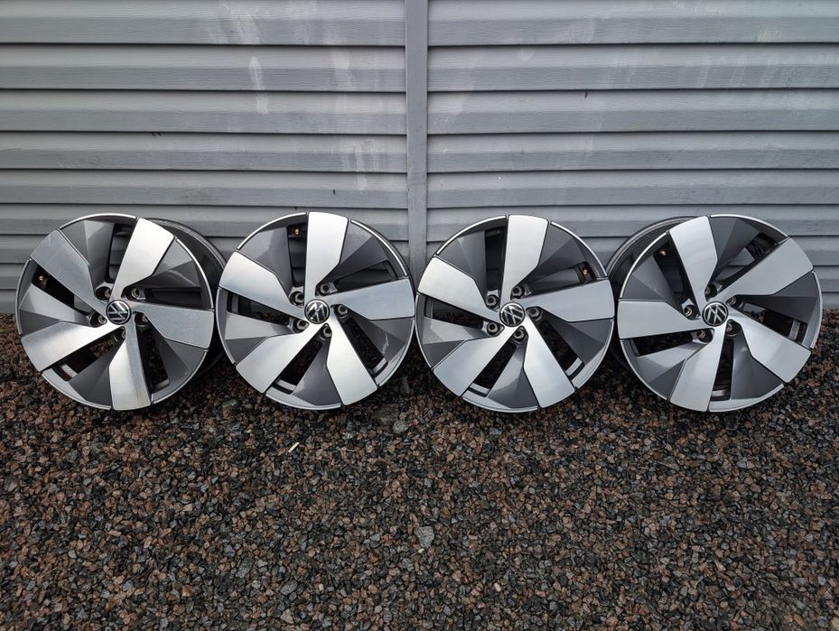 КоОригінальні титанові диски Volkswagen 5/112 R17 5*112 17 Passat B9