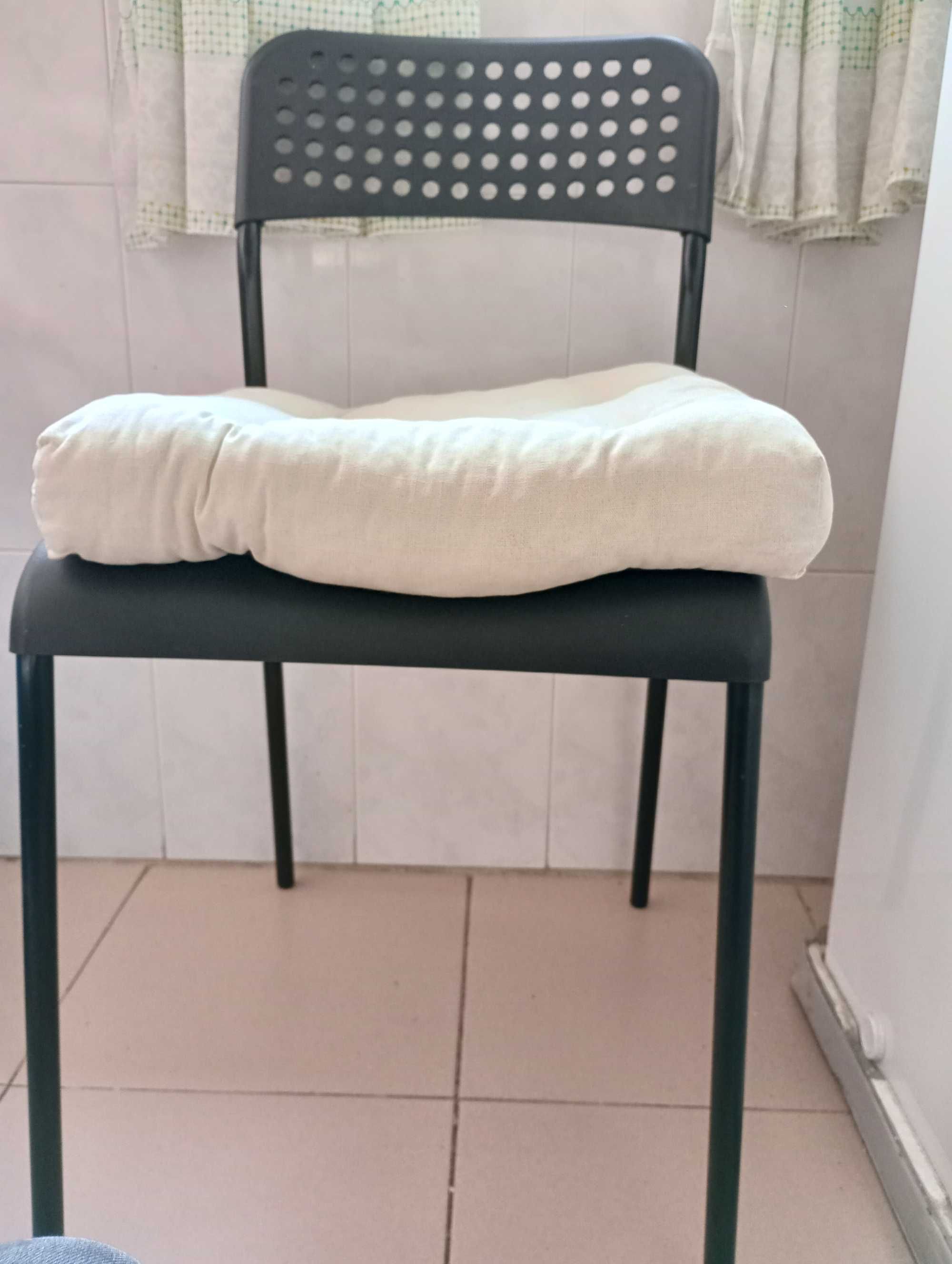 Cadeira de plástico IKEA