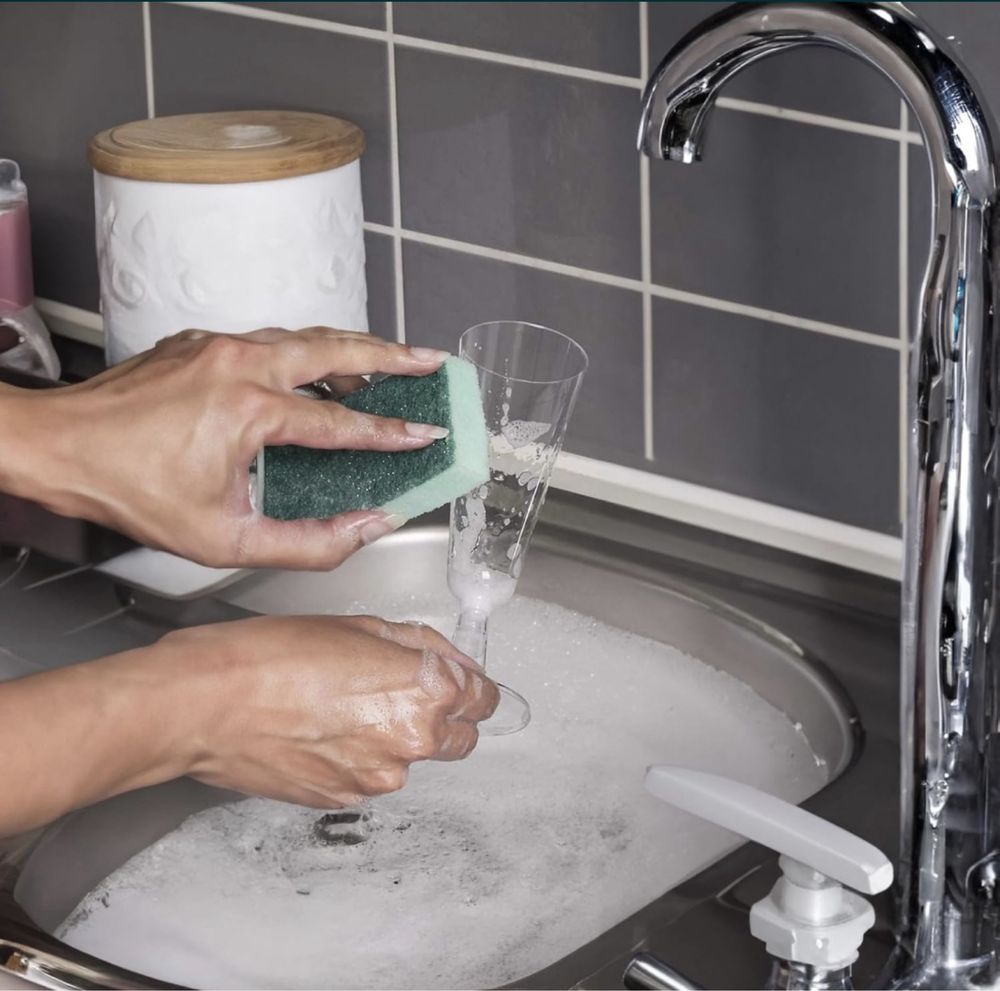 Kieliszki plastikowe WIELORAZOWE ze zlotym brokatem 50 szt.