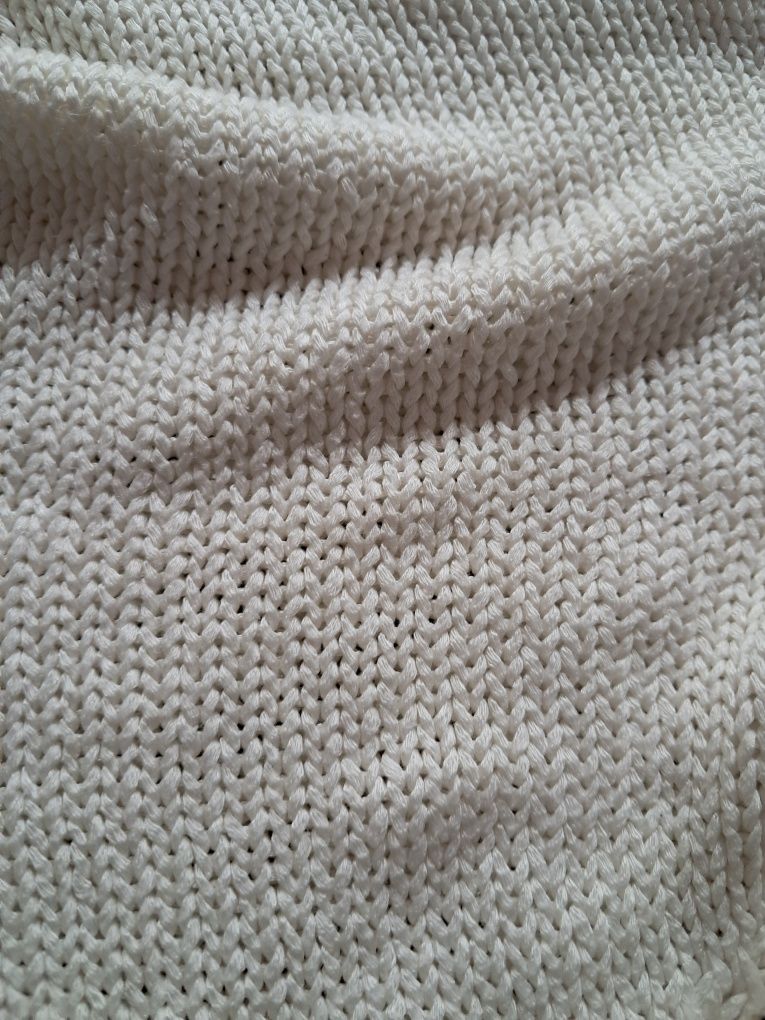 Sweter asymetryczny Reserved z apaszką