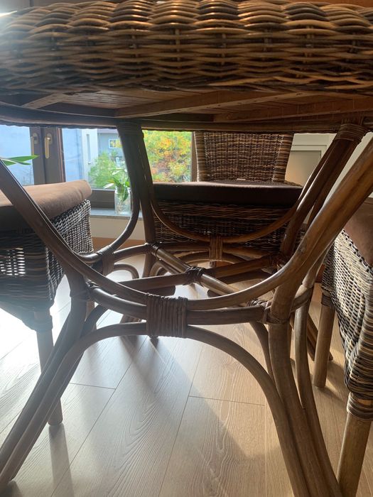 Komplet stylowych mebli ogrodowych z naturalnej wikliny