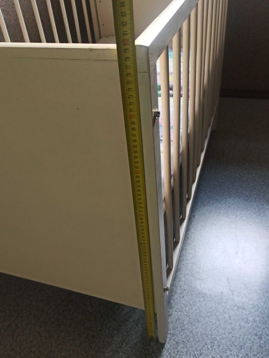 Solidne łóżeczko dla dziecka, drewniane, składane