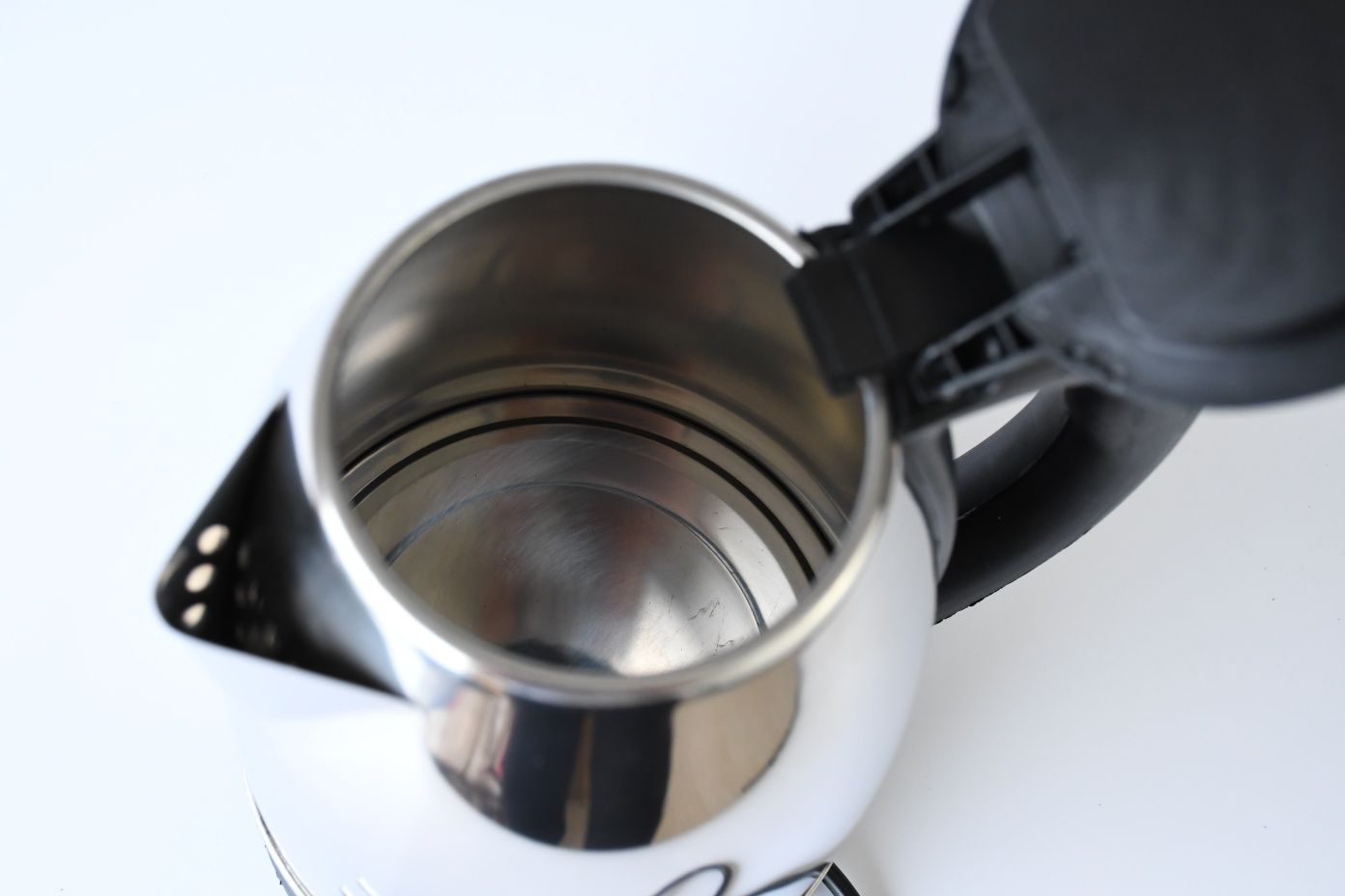 Czajnik Krisberg 3l czarny czajniki stalowy tradycyjny