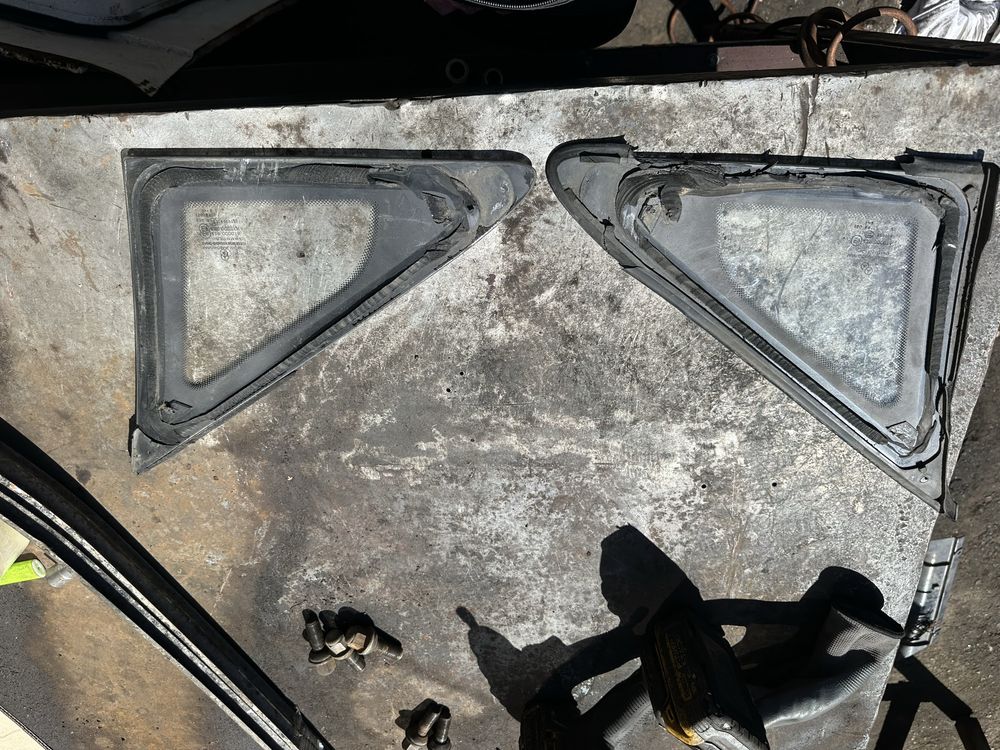 Стекло форточка Mercedes Vito 639, Viano A6396735005 A6396736705