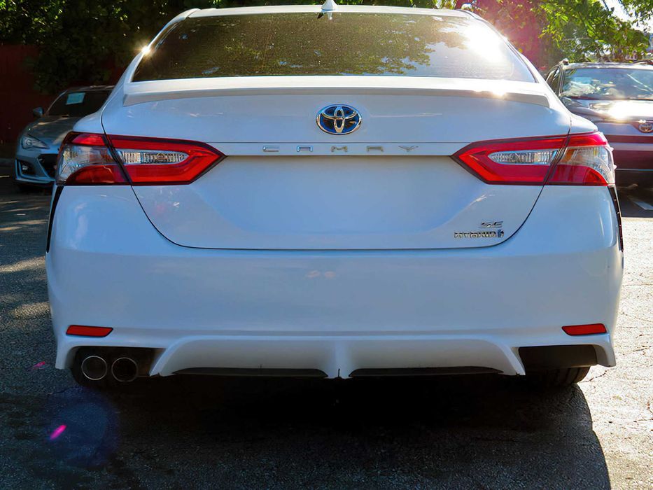 Toyota Camry Hybrid      2019