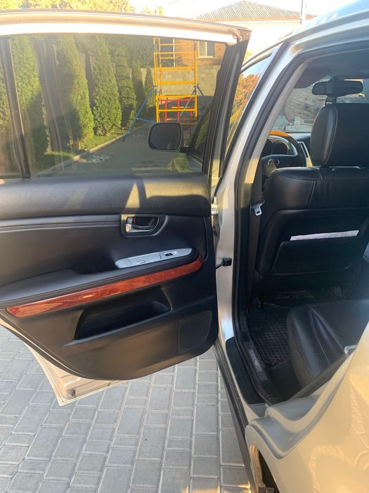 Продам автомобіль Lexus