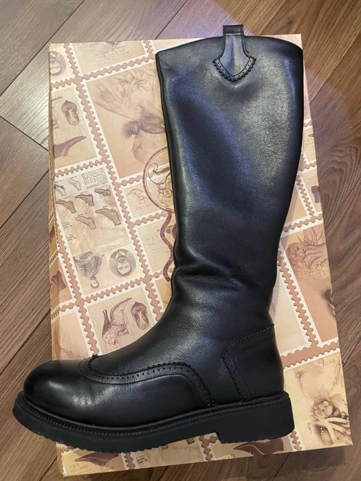 Кожаные сапоги на межу женские