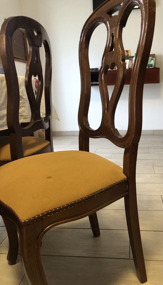 Vende-se Mesa Madeira maciça + 4 cadeiras