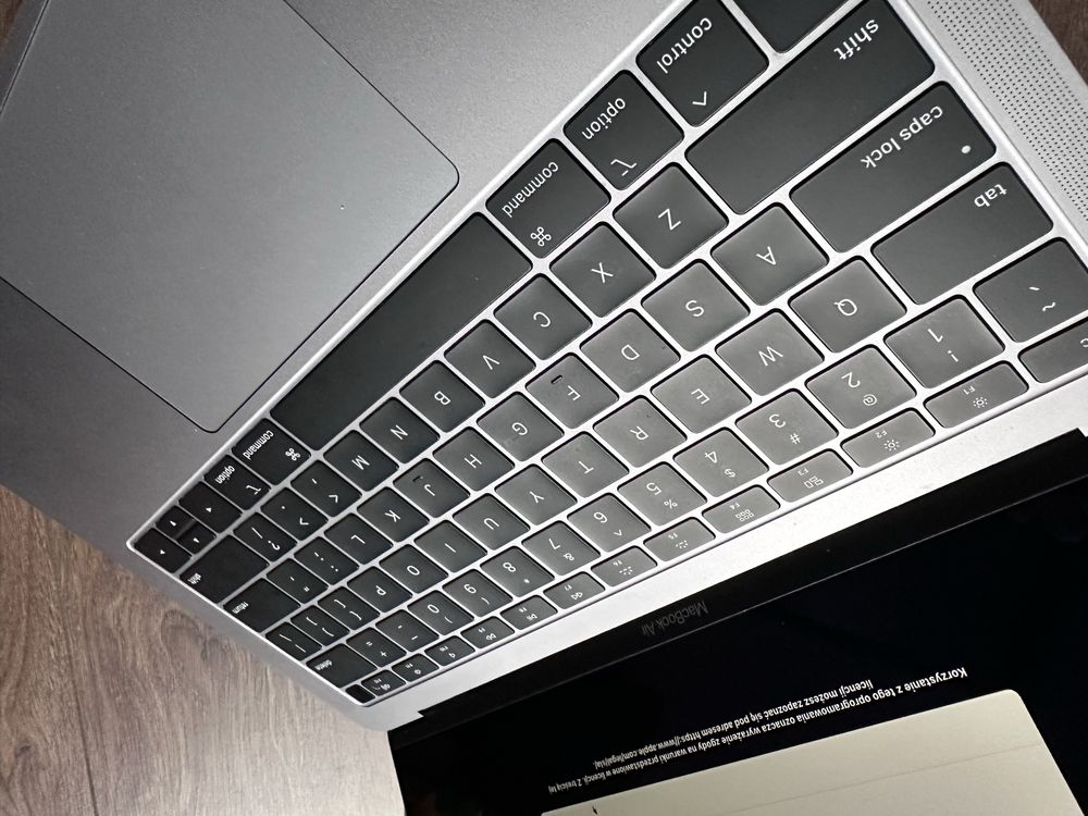 Macbook Air Space Gray A1932