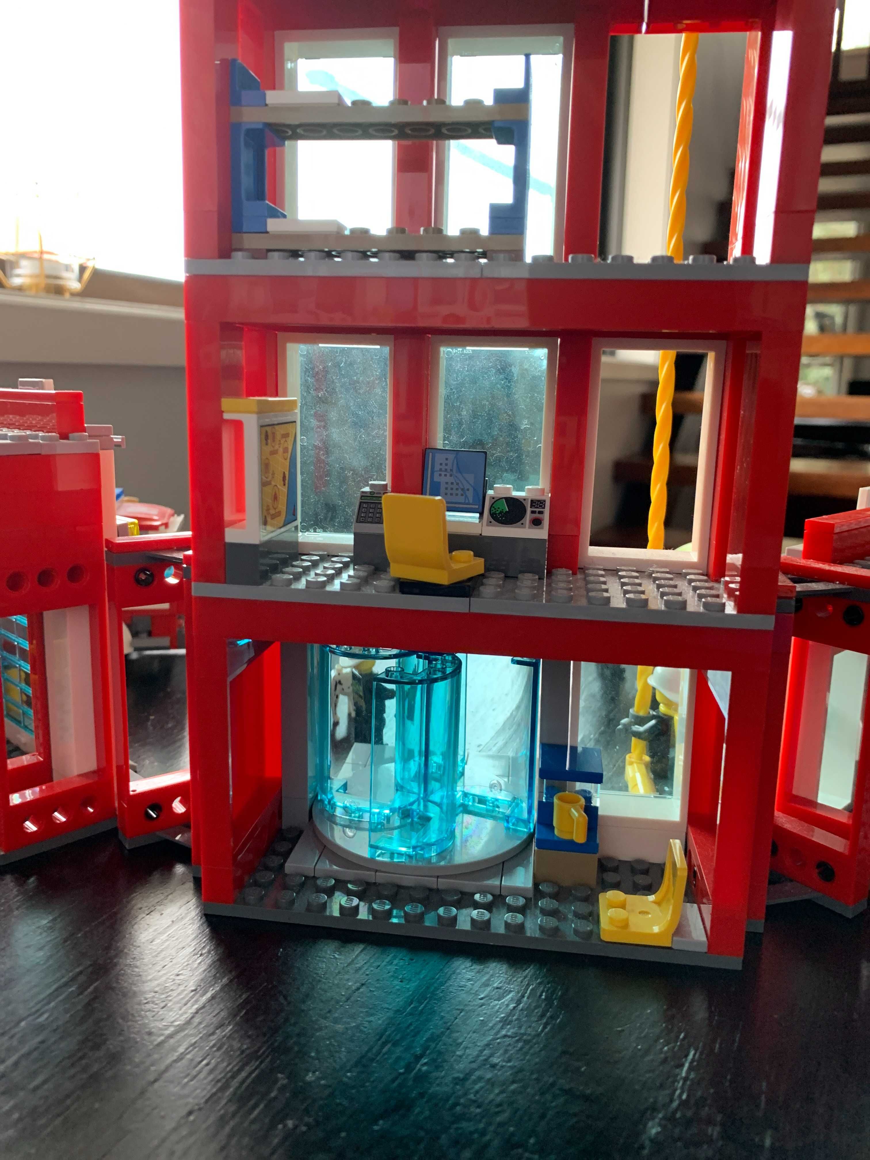 LEGO City 60110 : Quartel dos Bombeiros