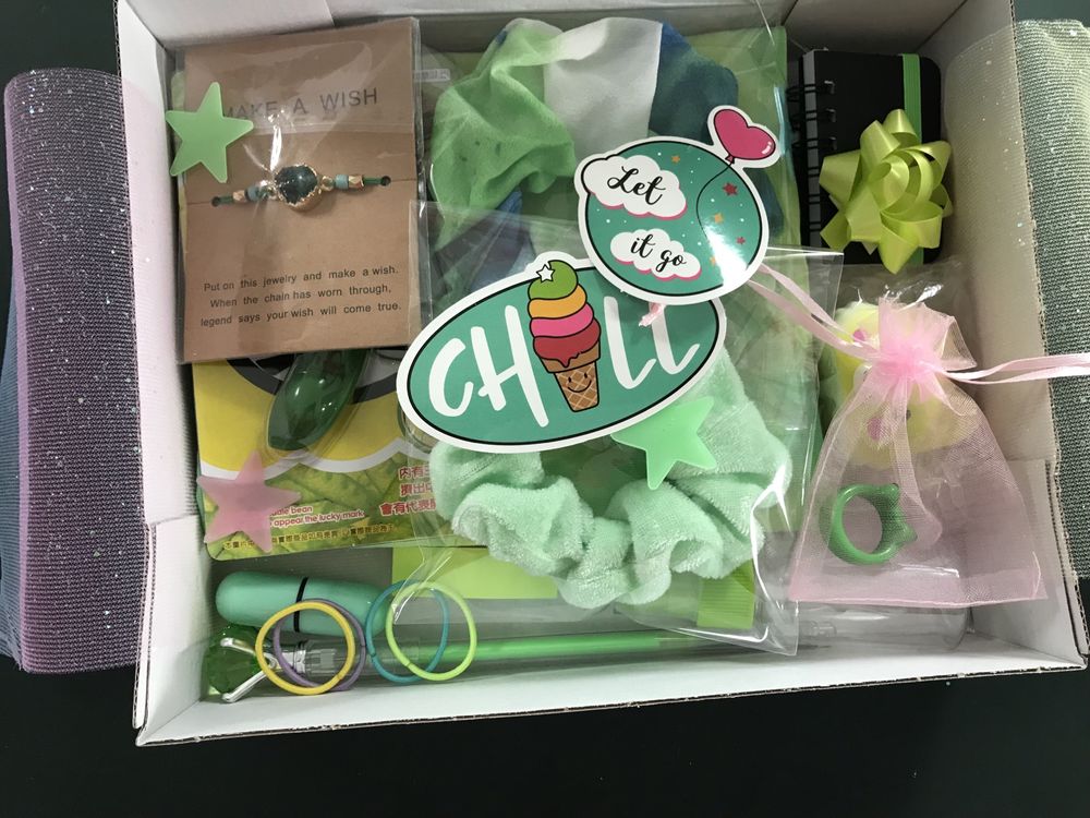Duży zielony mystery box, tie dye, pierścionek, scrunchie,squishy