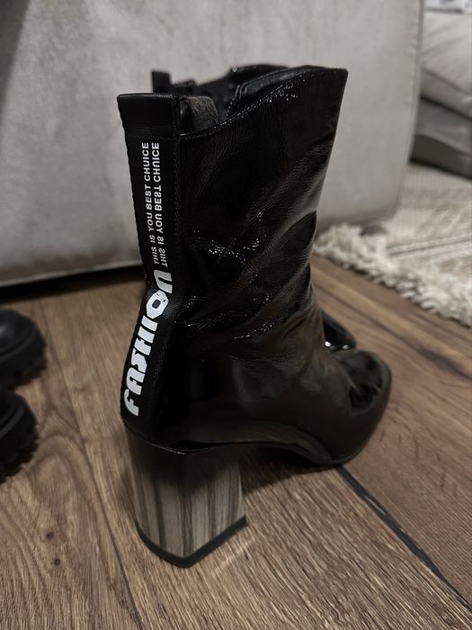 Ботфорди чоботи високі та черевики з лакованої шкіри