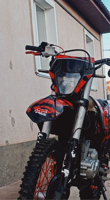 Ендуро 300 на доках, стан близько ідеалу