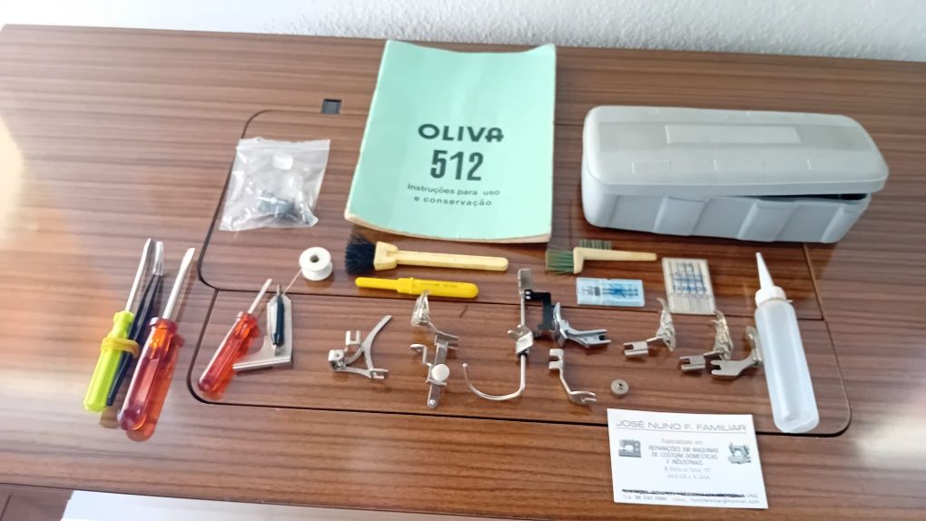 Máquina de Costura OLIVA 512 – Completa, a Funcionar