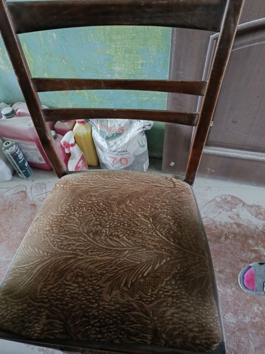 Продам стільці 4 штуки