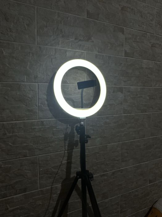 Кільцева лампа продам