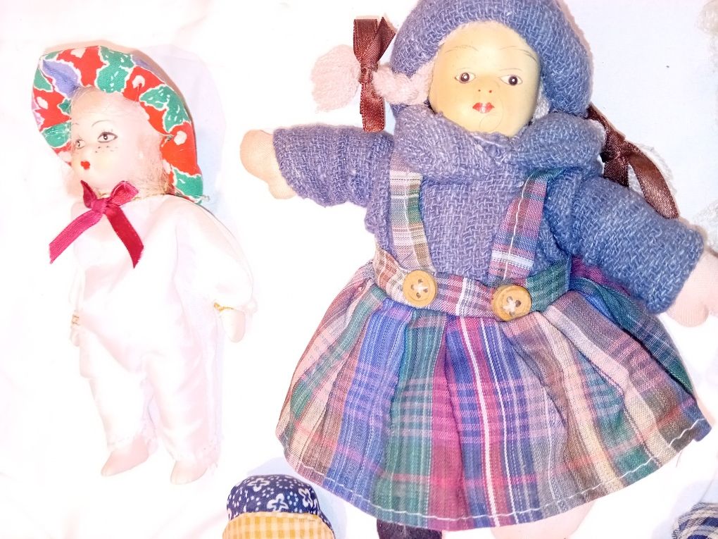 Conjunto de 6 Bonecas Antigas em Porcelana