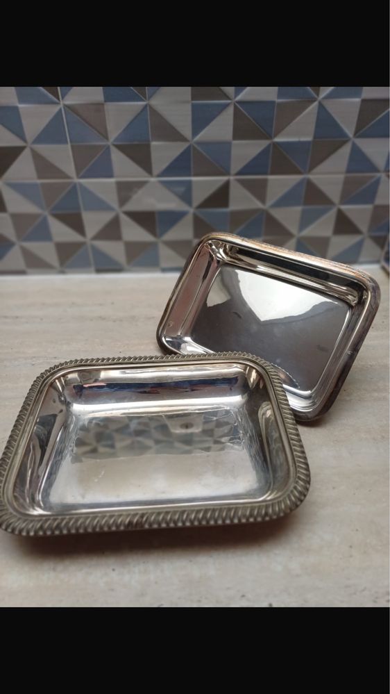 Terrina em liga de metal