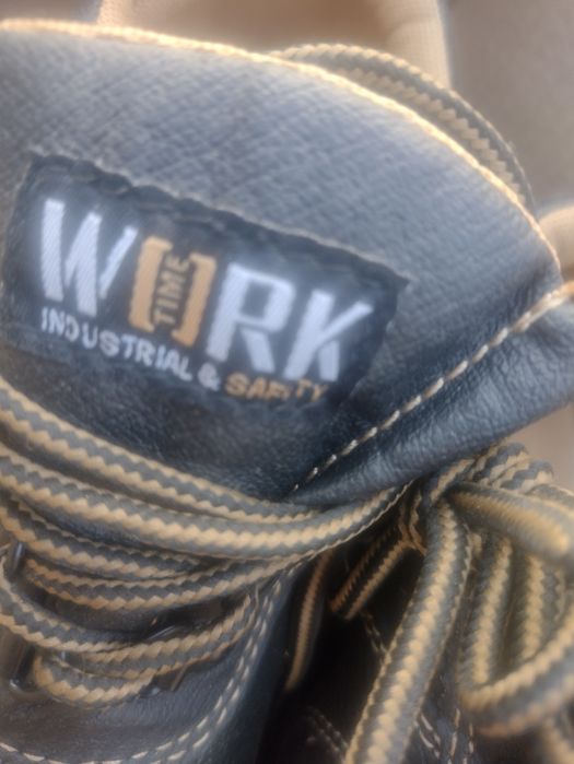 Рабочие ботинки с железным носком