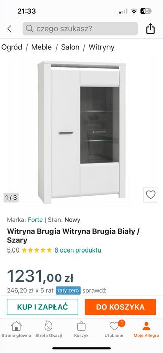 Witryna ze szklanymi drzwiami , po pdswietlana