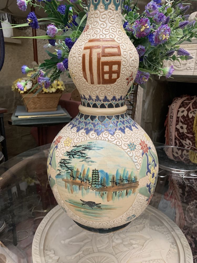 Редкая китайская ваза оригинальной формы