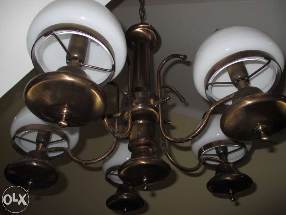 Candeeiro de sala com cinco lâmpadas