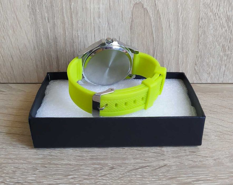 Nowy sportowy zegarek analogowy *Green*