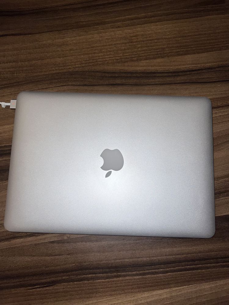 Ноутбук MacBook Air 13 в состоянии нового