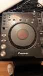 2 CDJ’s Pioneer 1000