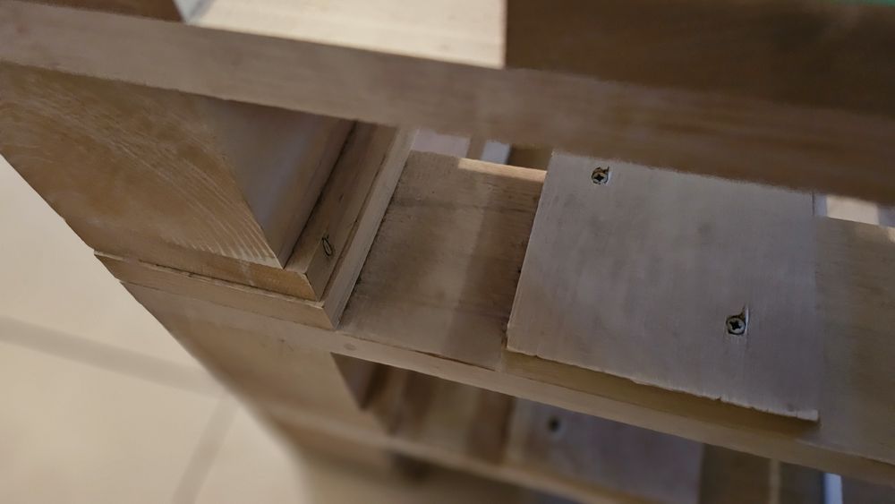 Stół z palet ze szklanym blatem 60x60x43cm