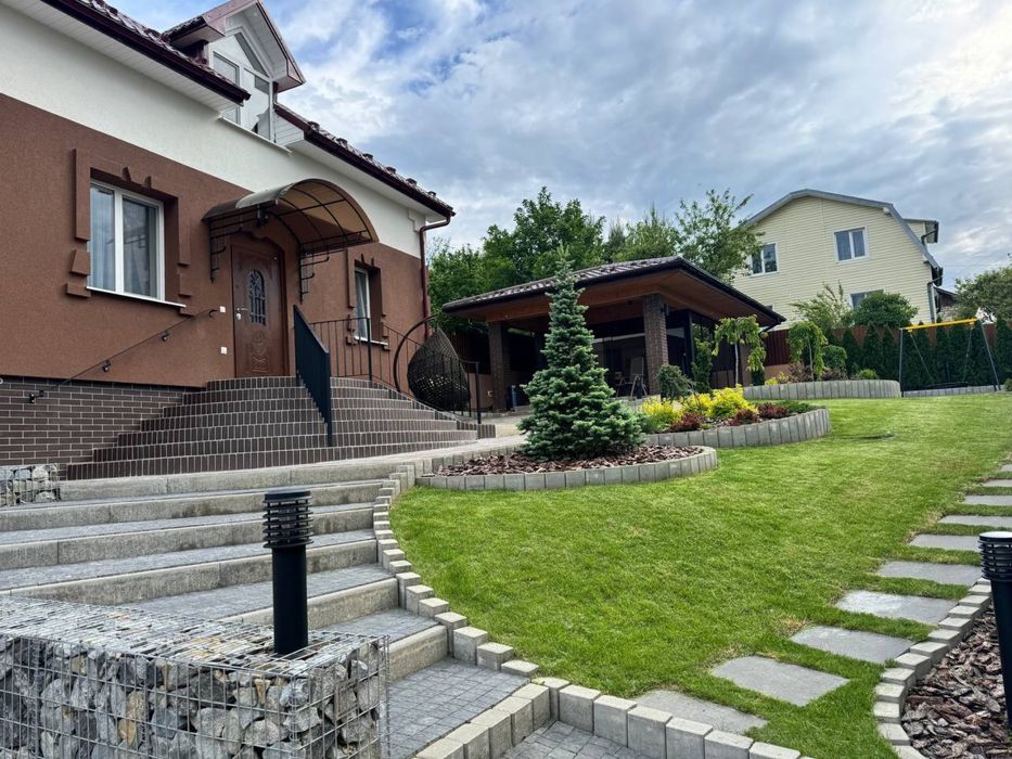 Пропонуємо  подобово в оренду шикарний будинок у серці Східниці!