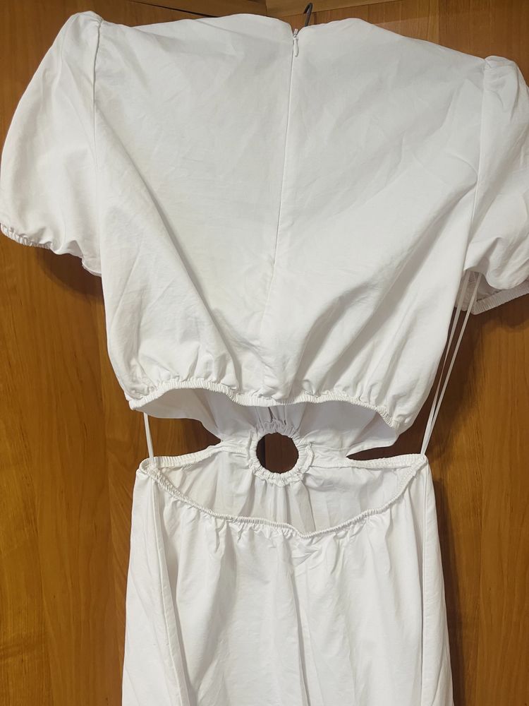Biała suknia Stradivarius r S