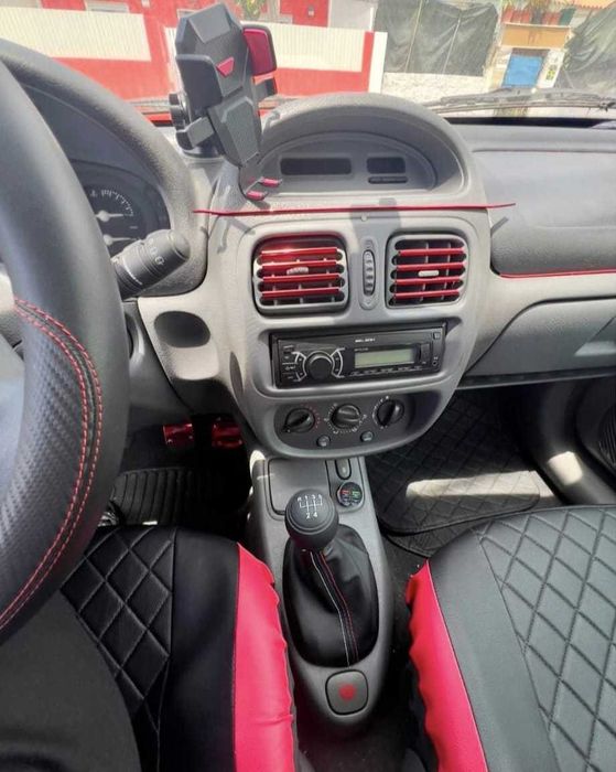 Renault Clio poucos quilómetros