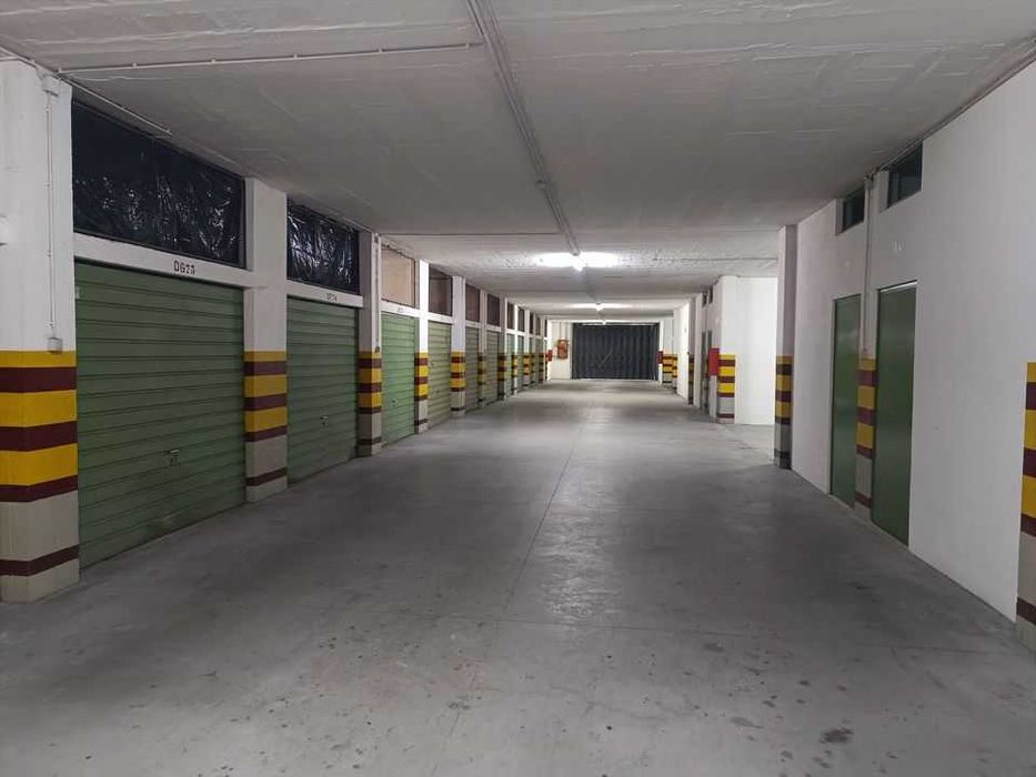 Garagem junto ao centro de Leiria